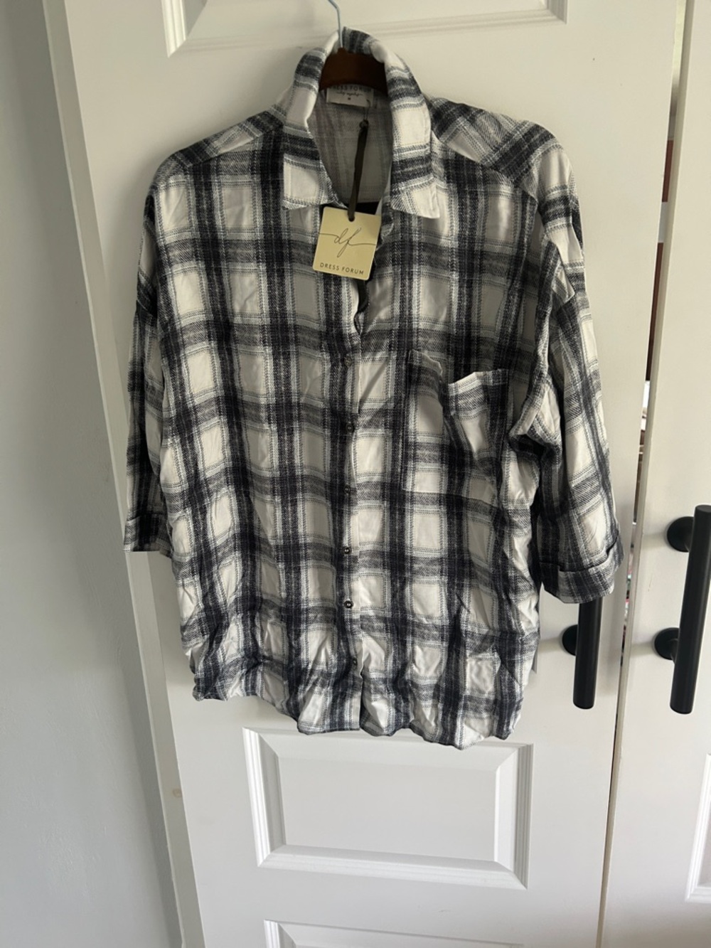 Anthro Dress Forum White and navy Plaid Relaxed Button-Front Shirt size med